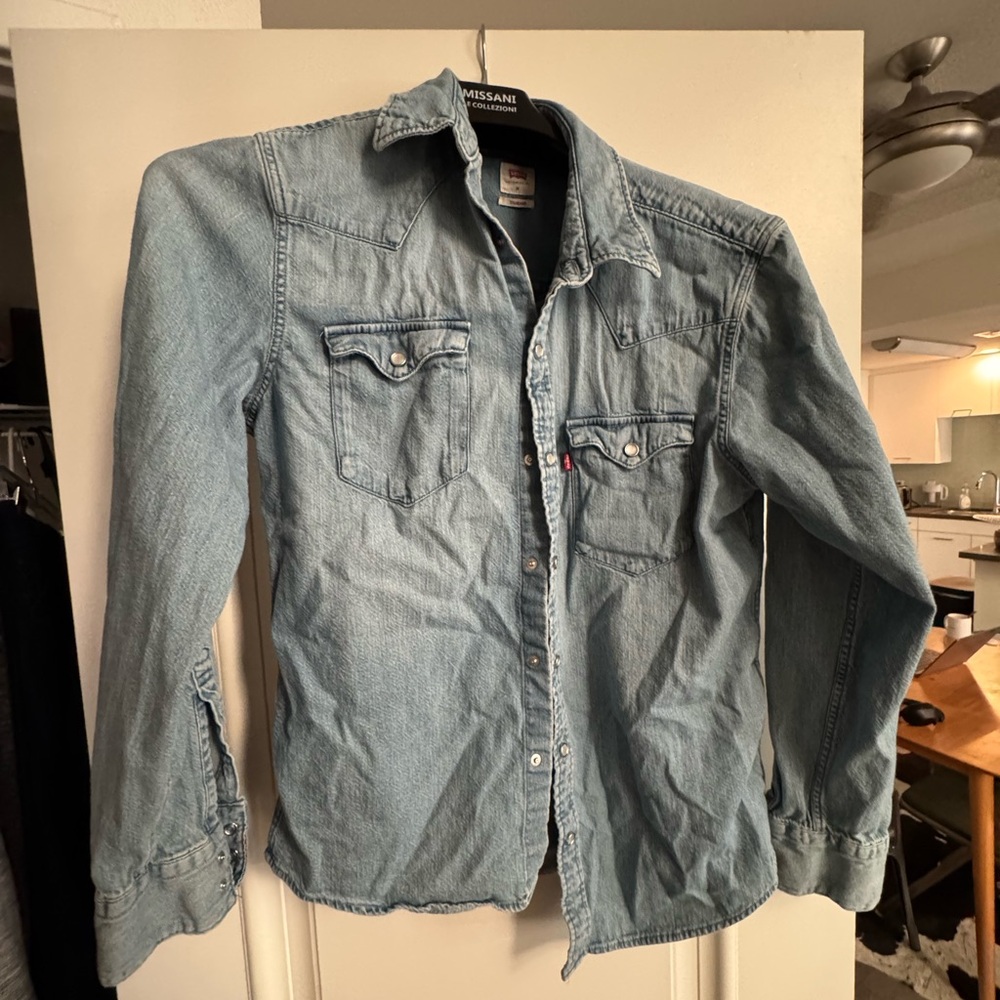 Levis premium denim shirt medium, snaps instead of buttons